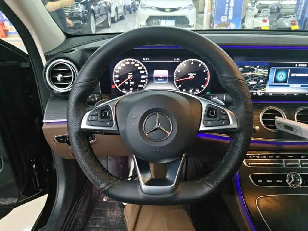 Mercedes-Benz E-Class 2017 — фото 11
