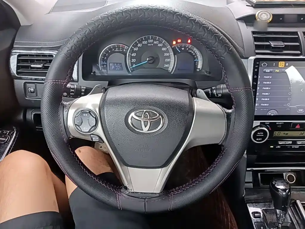 Toyota Camry 2014 — фото 11