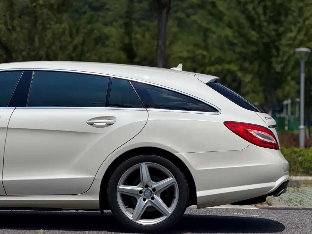 Mercedes-Benz CLS 2014 — фото 26