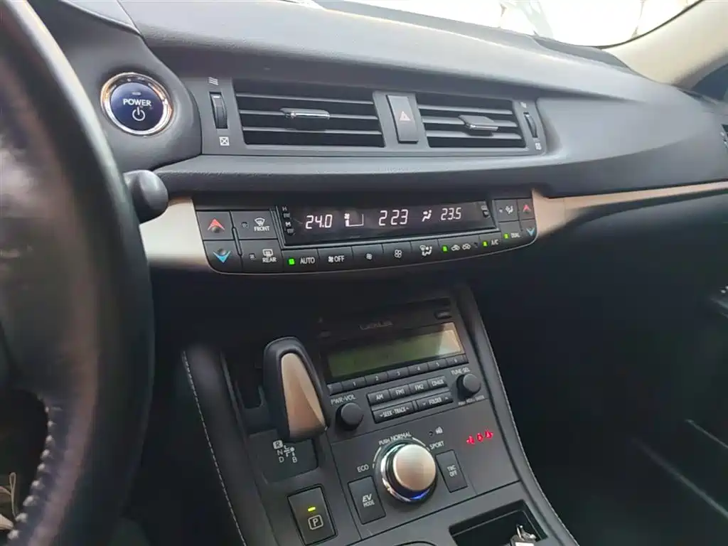 Lexus CT 2015 — фото 13