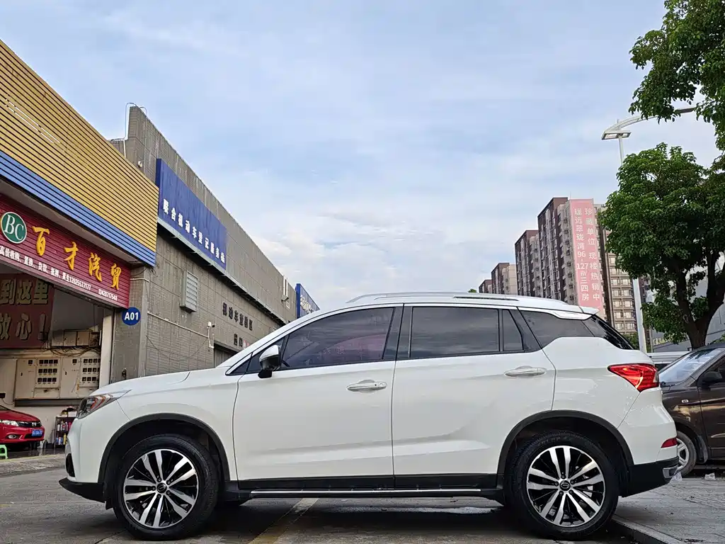 GAC Trumpchi GS4 2017 — фото 3