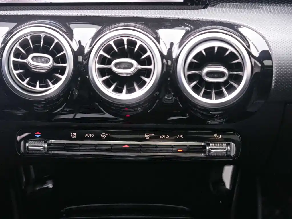 Mercedes-Benz A-Class 2021 — фото 17