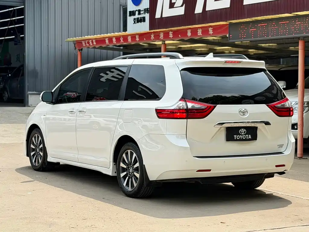 Toyota Sienna 2020 — фото 11