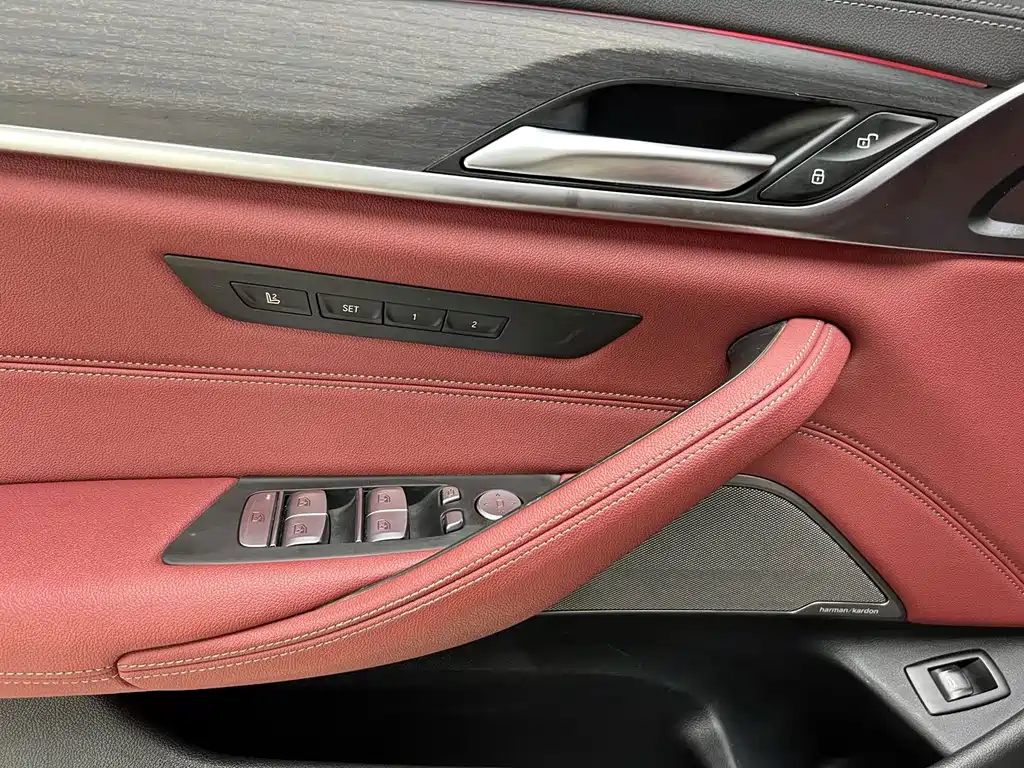 BMW 5 Series 2021 — фото 20