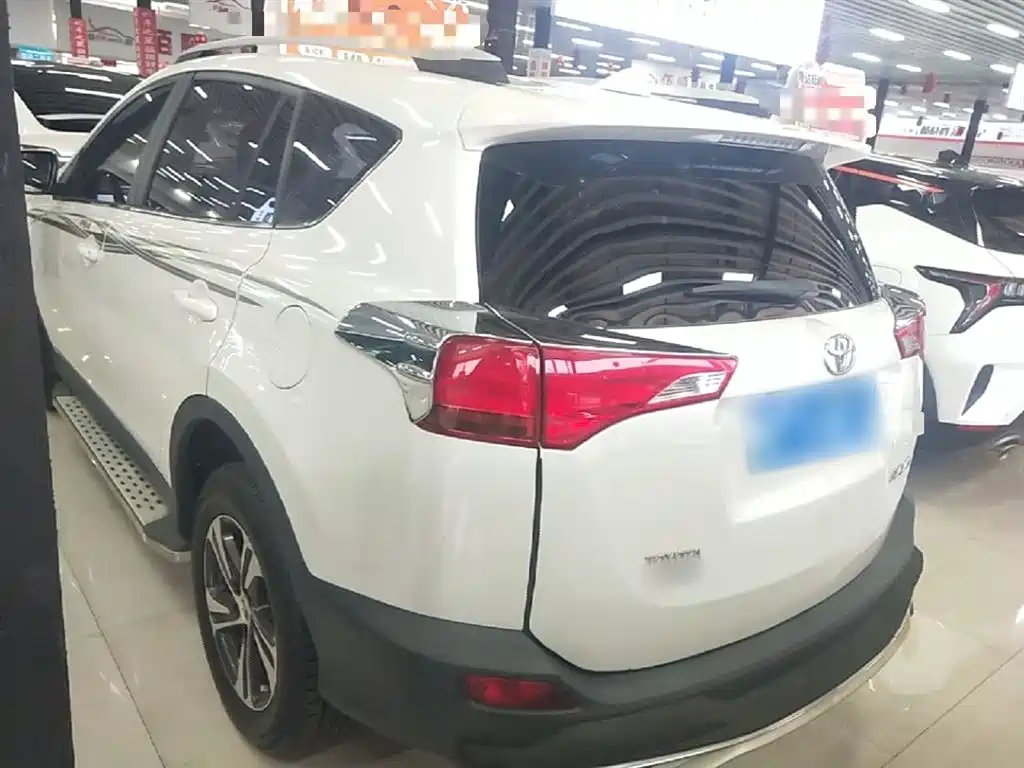 Toyota RAV4 2016 — фото 5