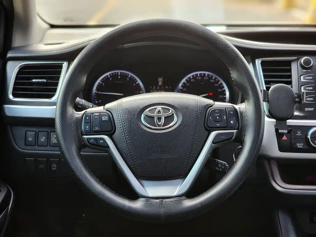 Toyota Highlander 2018 — фото 10