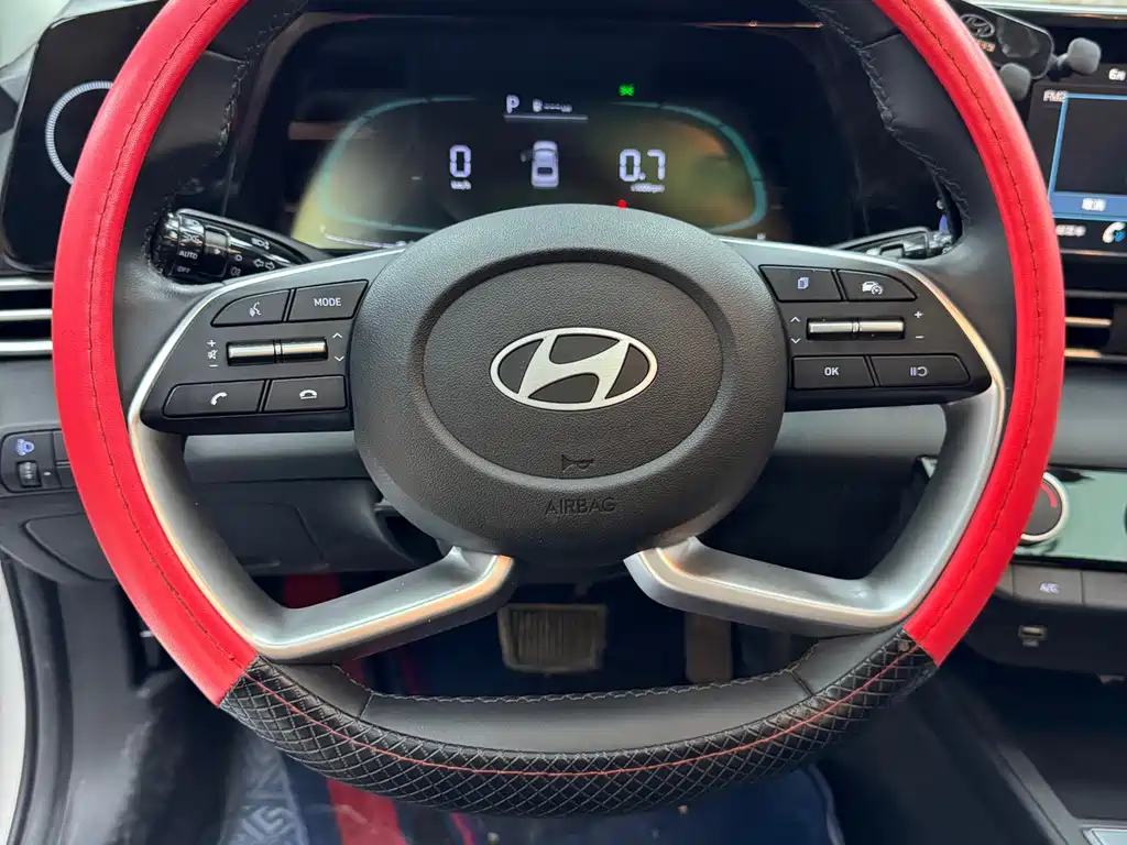 Hyundai Elantra 2023 — фото 11