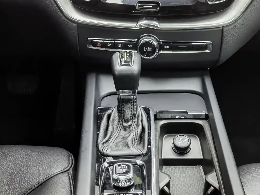 Volvo XC60 2018 — фото 13