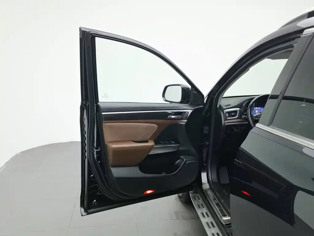 GAC Trumpchi GS8 2017 — фото 8