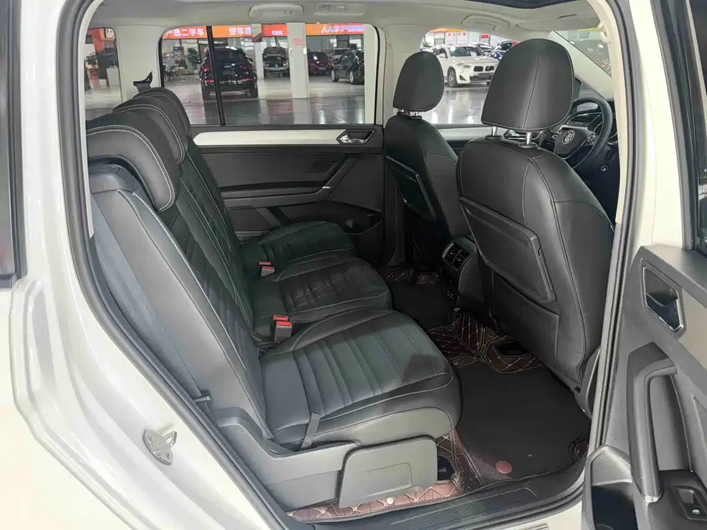Volkswagen Touran 2018 — фото 23
