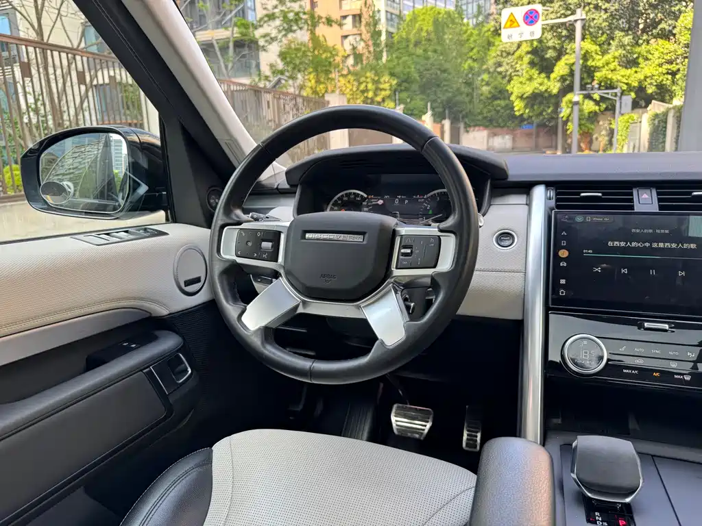 Land Rover Discovery 2023 — фото 17