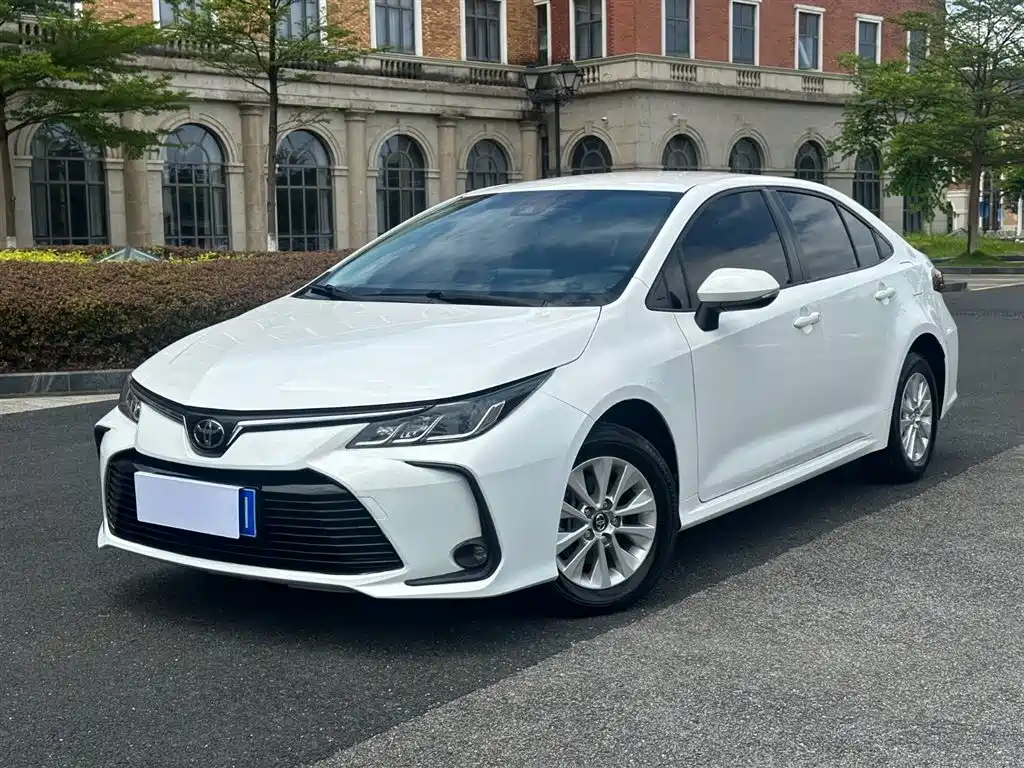 Toyota Corolla 2022 — фото 1