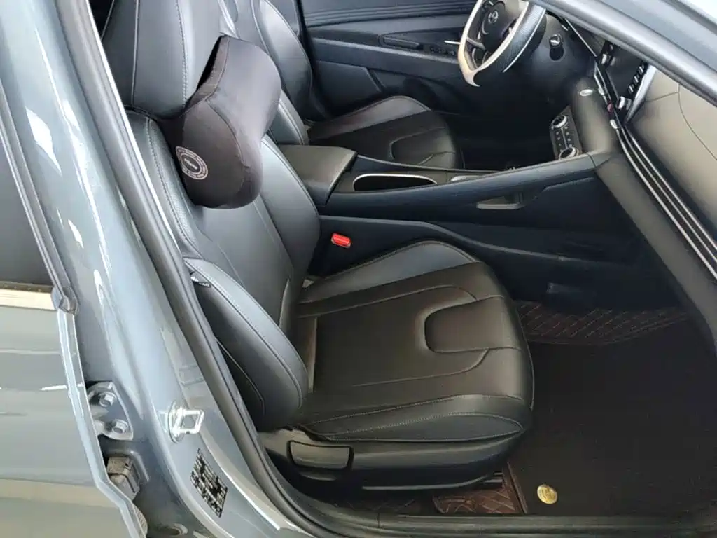Hyundai Elantra 2023 — фото 25