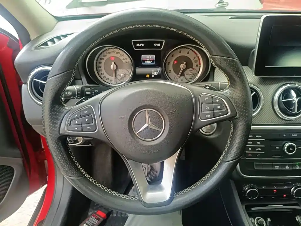 Mercedes-Benz GLA 2017 — фото 11