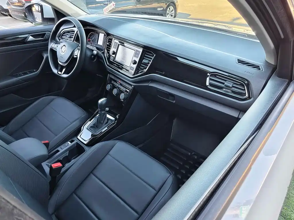 Volkswagen T-Roc 2019 — фото 18