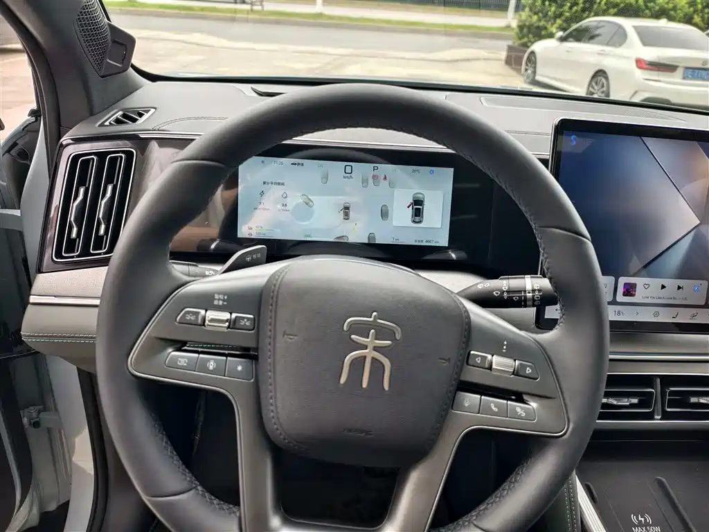 BYD L DM-i 2025 — фото 12