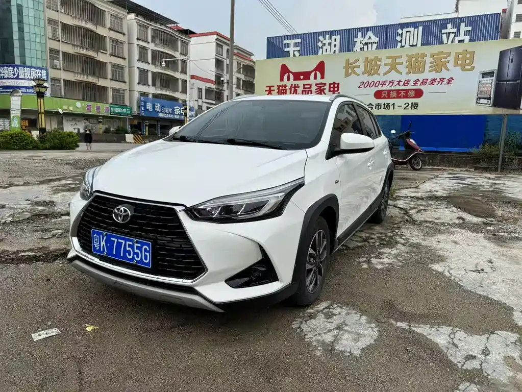 Toyota Yaris L 2023