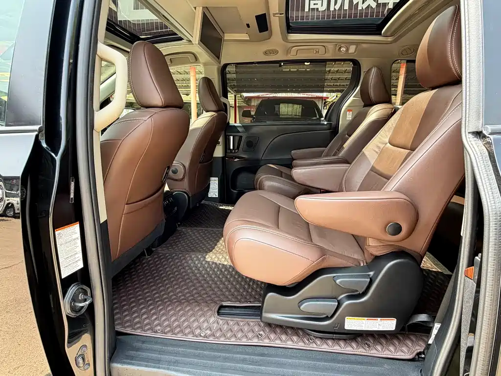 Toyota Sienna 2019 — фото 19