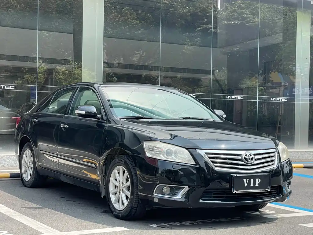 Toyota Camry 2010 — фото 2