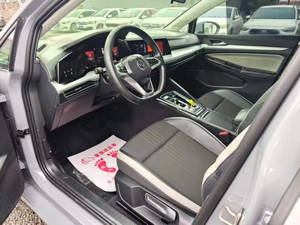 Volkswagen Golf 2023