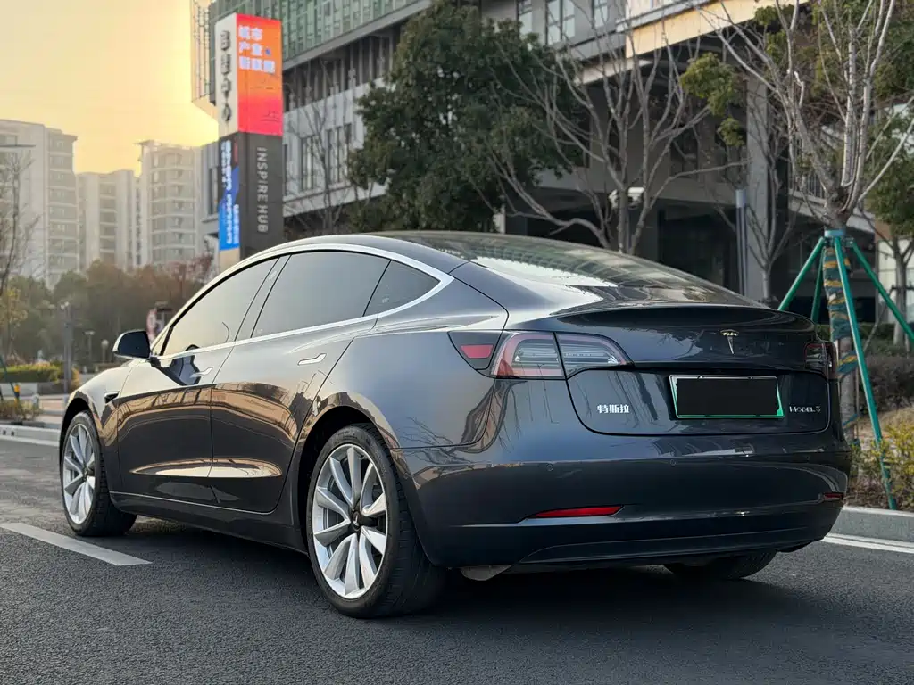 Tesla Model 3 2020 — фото 12