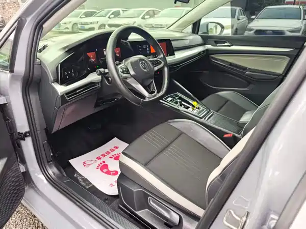 Volkswagen Golf 2023