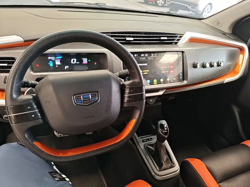 Geely Vision X1 2019 — фото 10