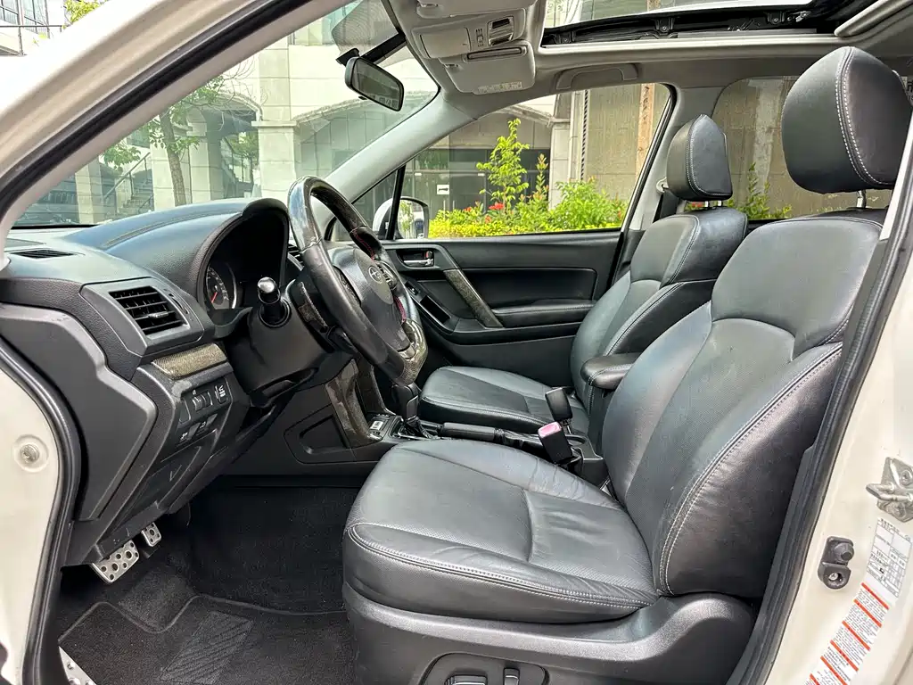 Subaru Forester 2014 — фото 4