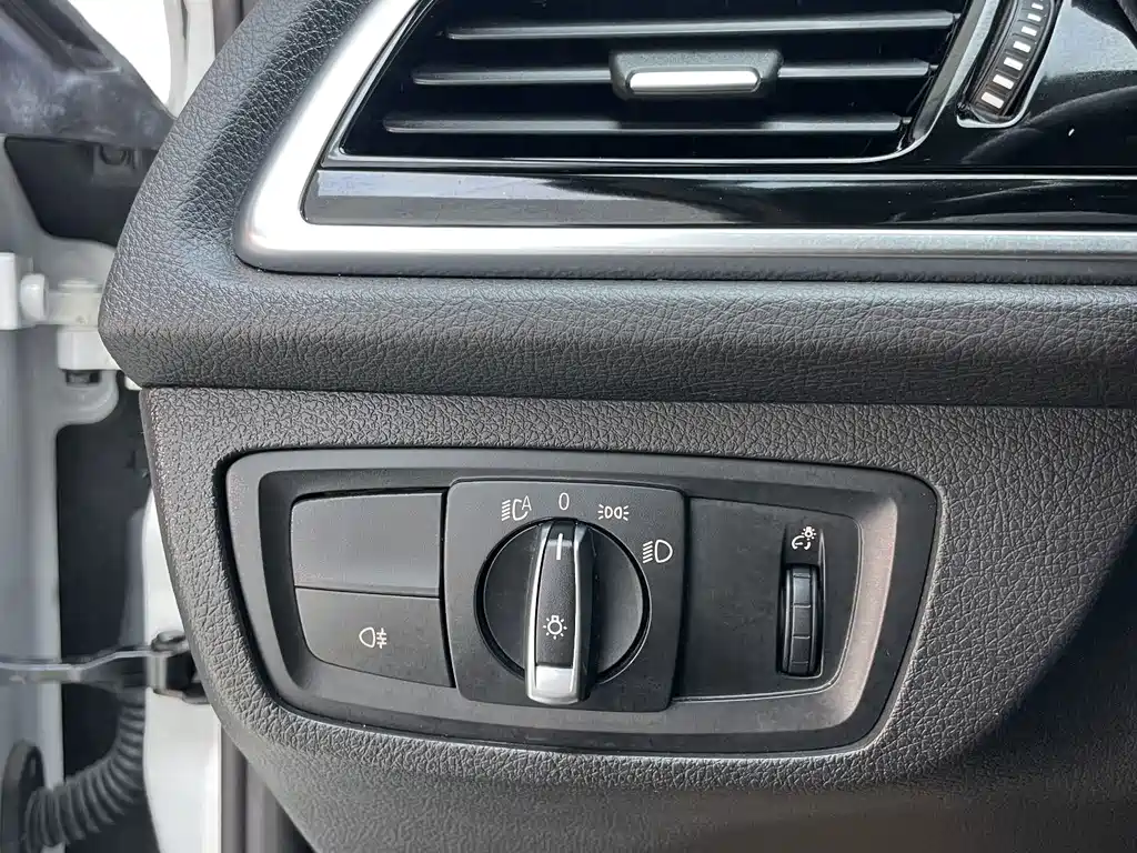 BMW 1 Series 2022 — фото 16