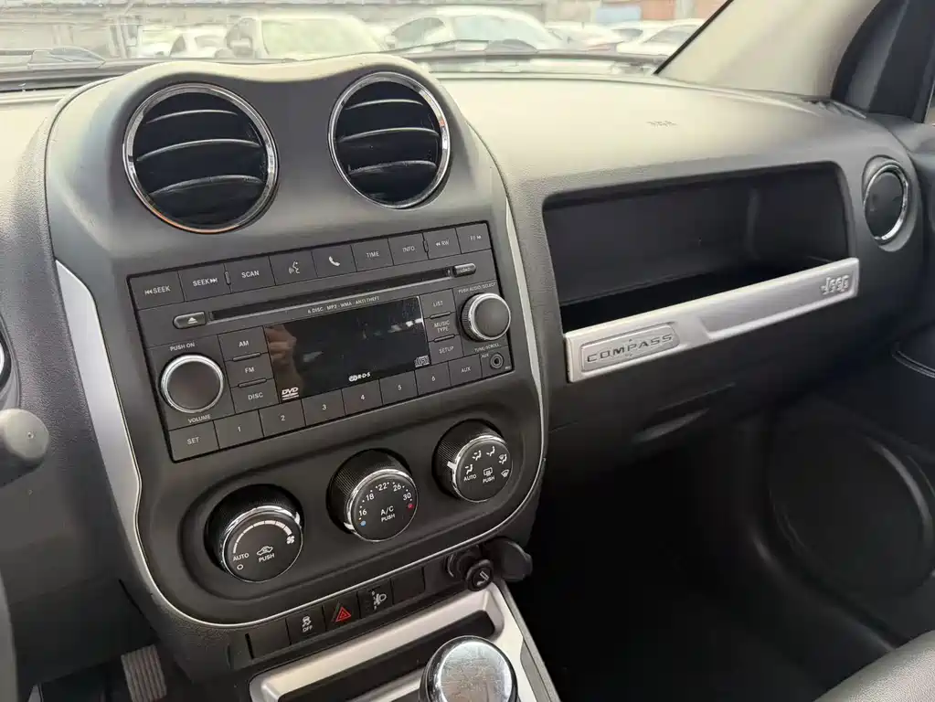 Jeep Compass 2014 — фото 13