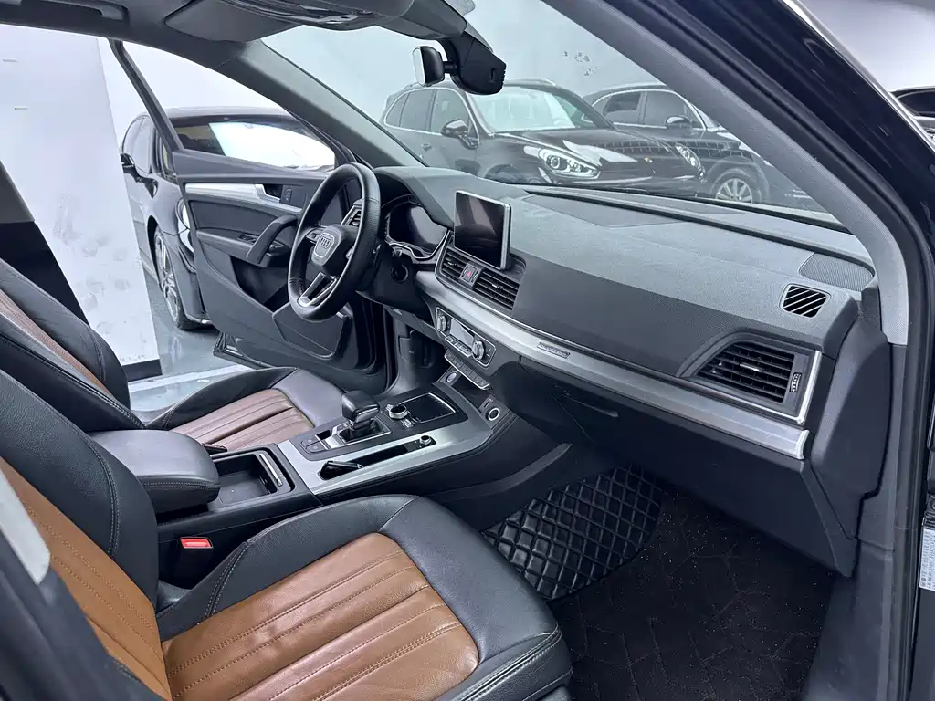 Audi Q5L 2020 — фото 16