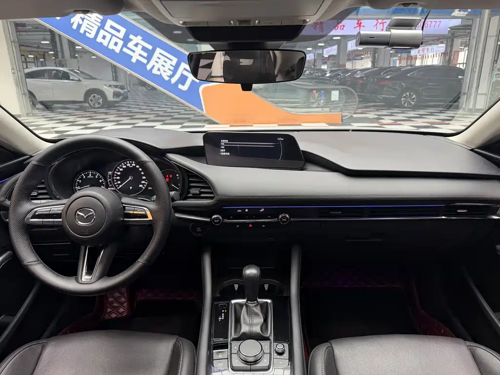 Mazda 3 Axela 2022 — фото 11