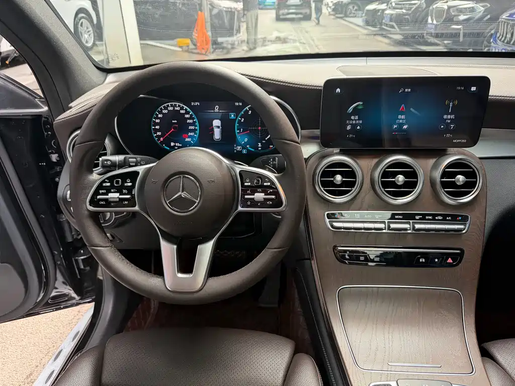 Mercedes-Benz GLC 2021 — фото 13