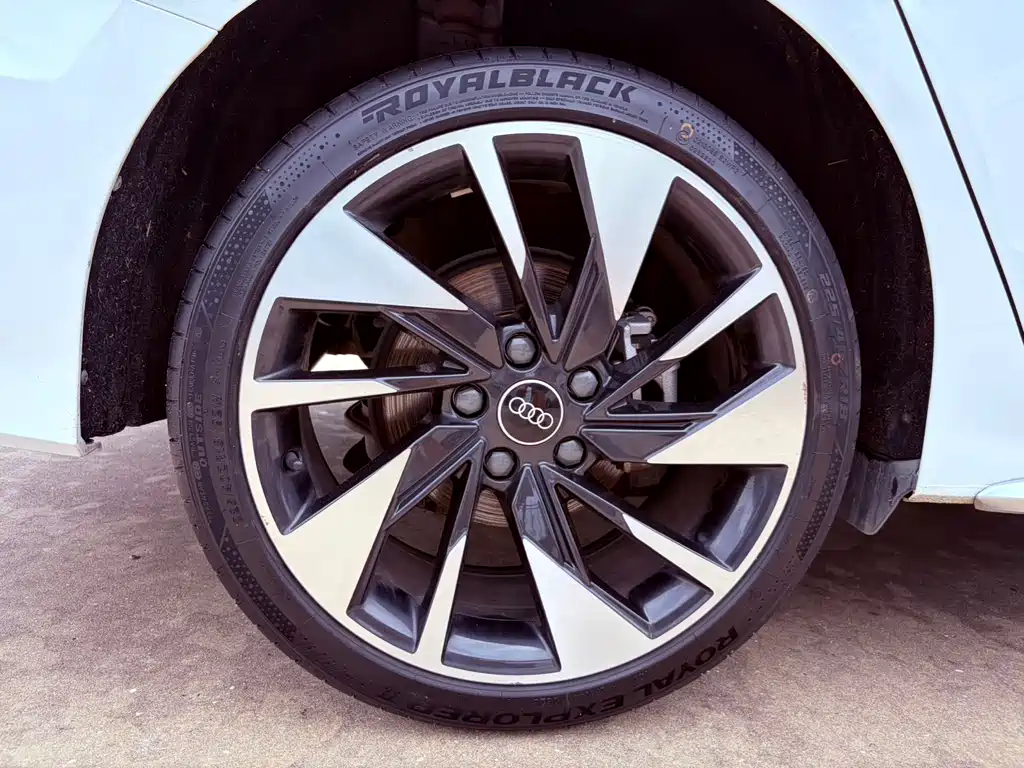 Audi A3 2023 — фото 21