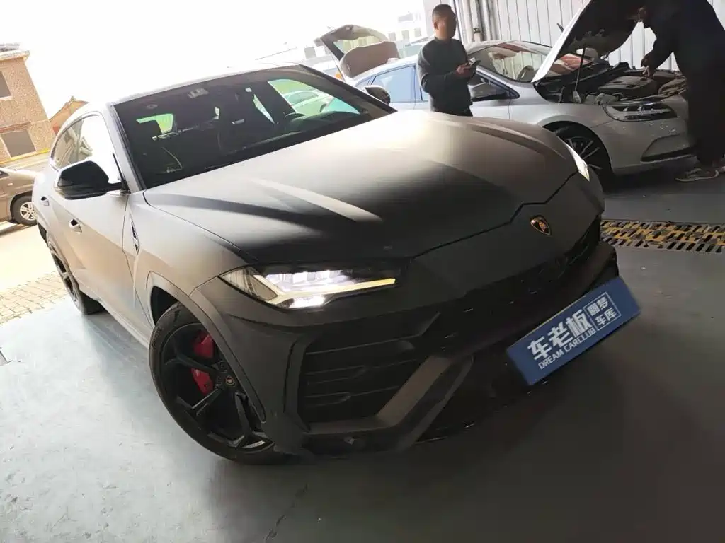 Lamborghini Urus 2020 — фото 17