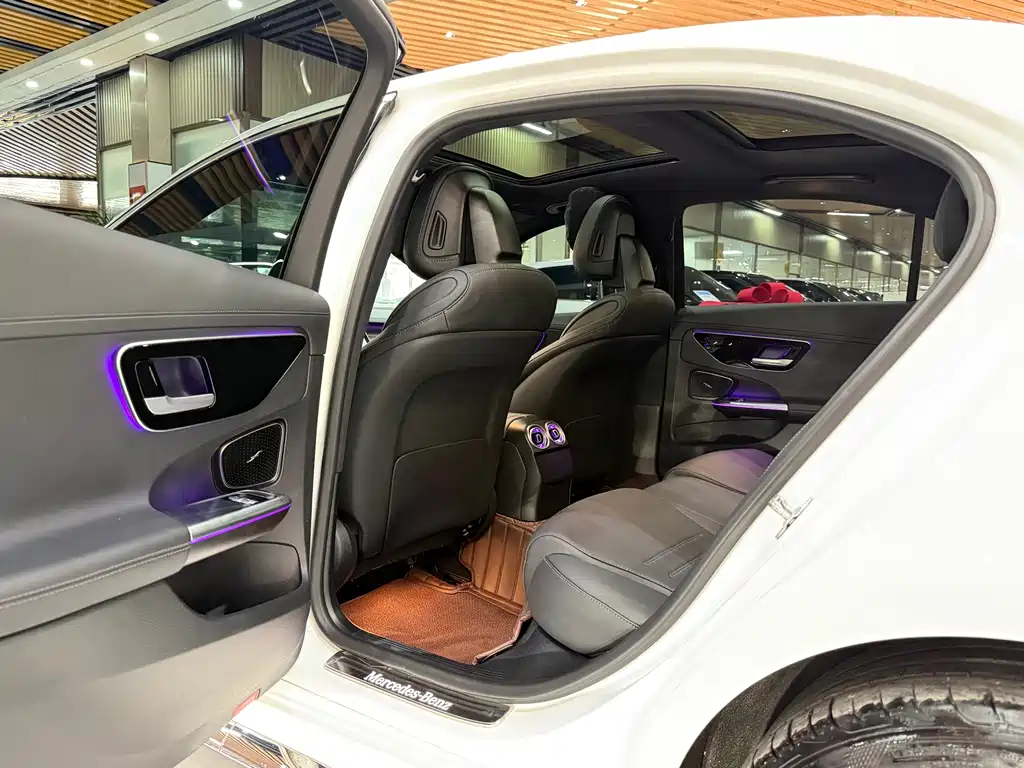 Mercedes-Benz C-Class 2024