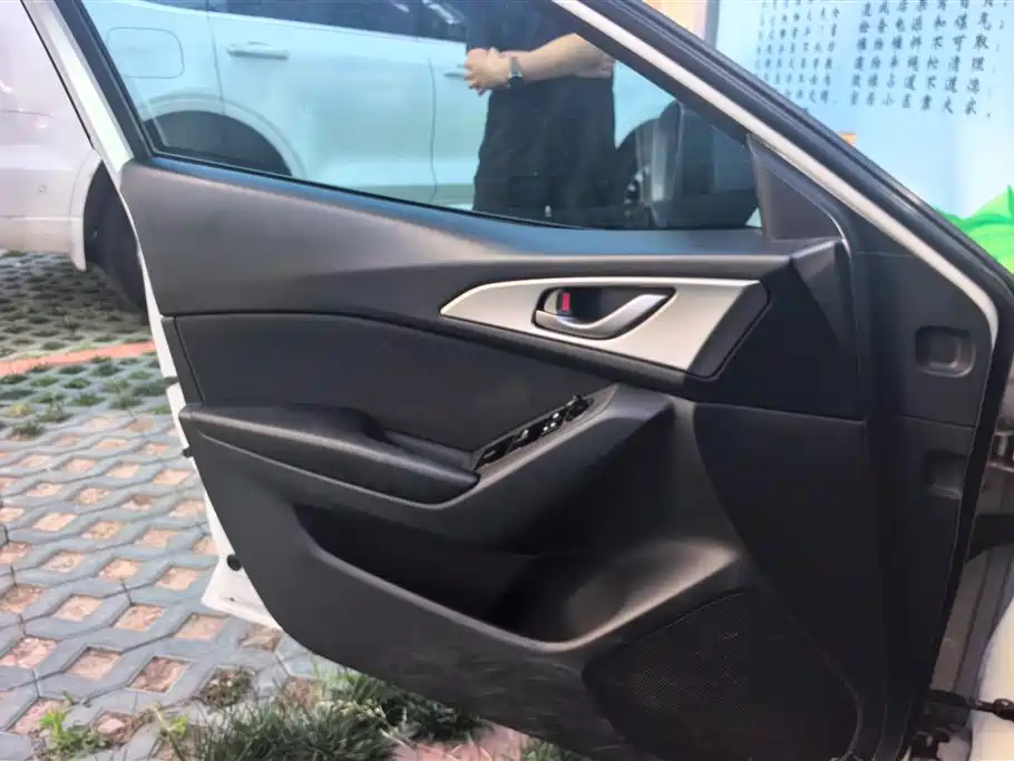Mazda 3 Axela 2018 — фото 7