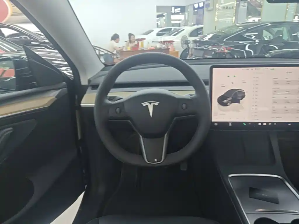 Tesla Model Y 2023 — фото 11