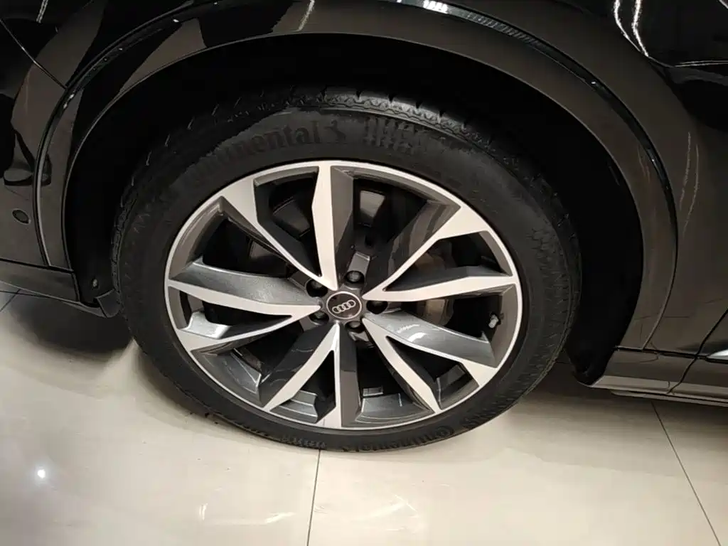 Audi Q7 2021 — фото 23