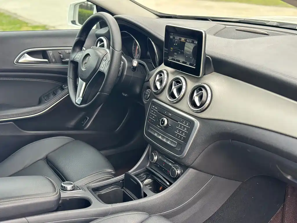 Mercedes-Benz GLA 2016 — фото 11