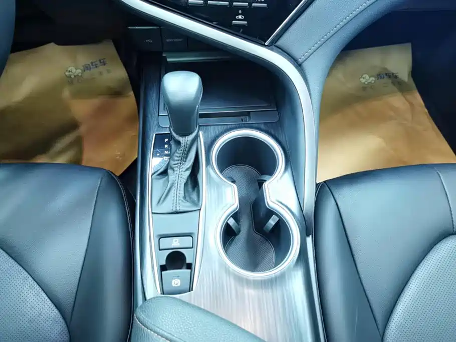 Toyota Camry 2023 — фото 16