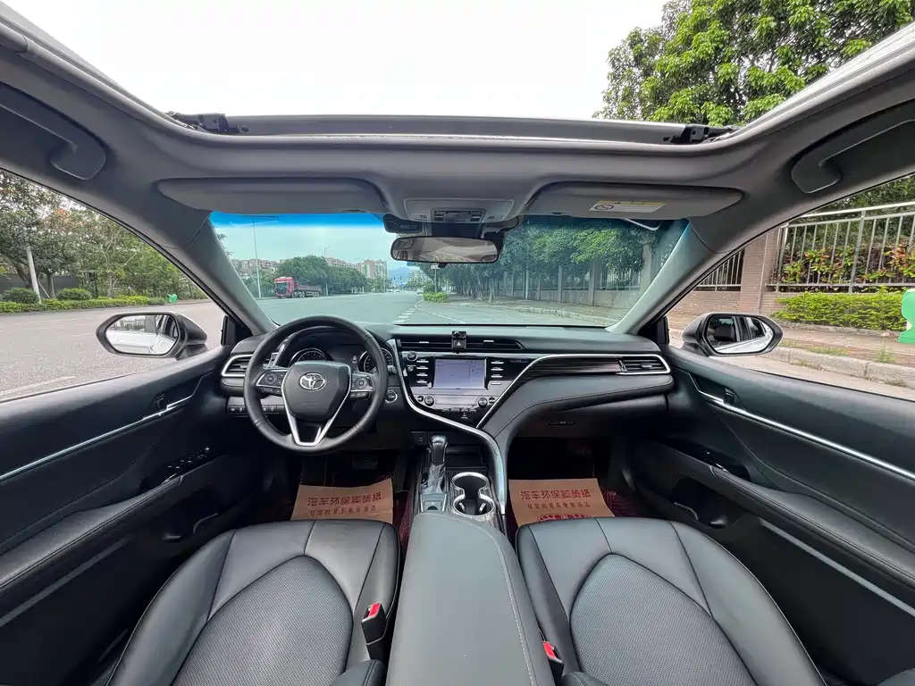 Toyota Camry 2019 — фото 12