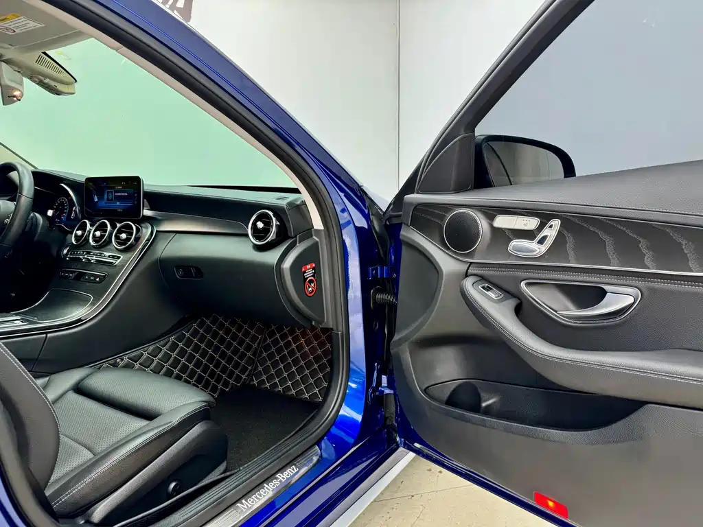 Mercedes-Benz C-Class 2018 — фото 13