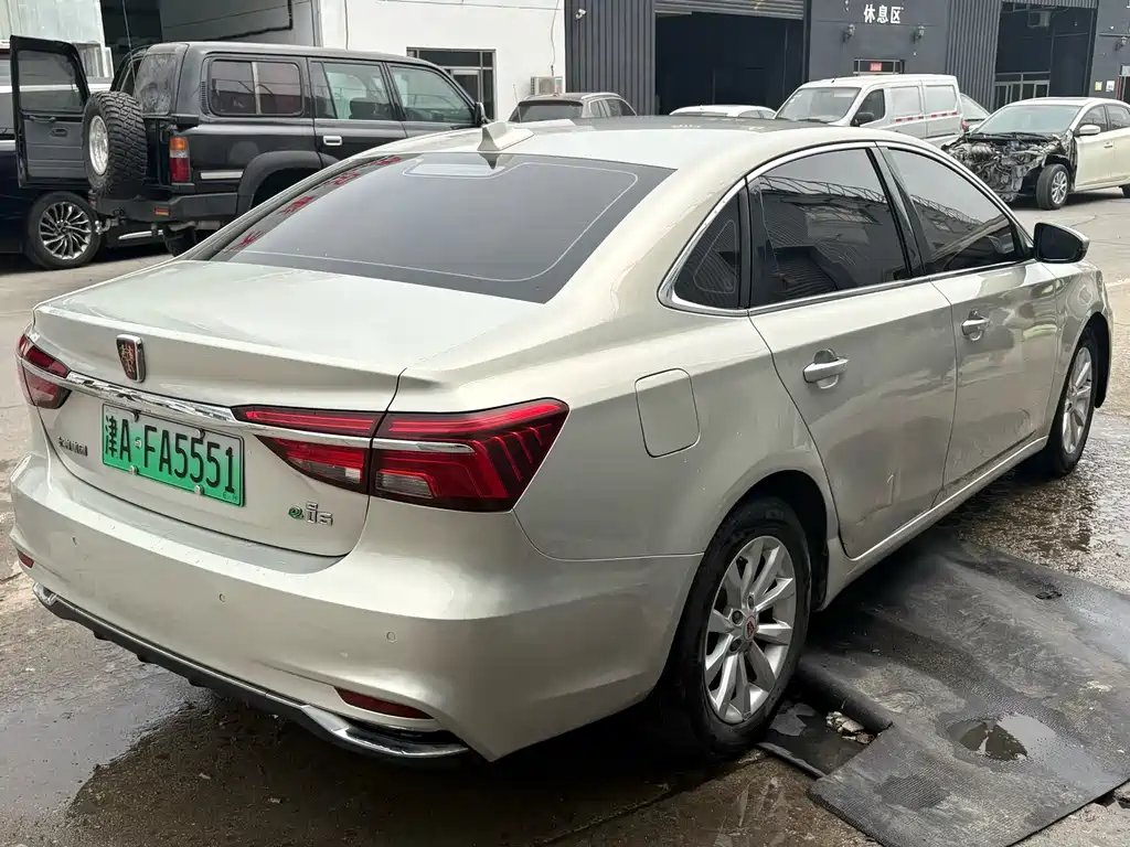 Roewe i6 New Energy 2018 — фото 6