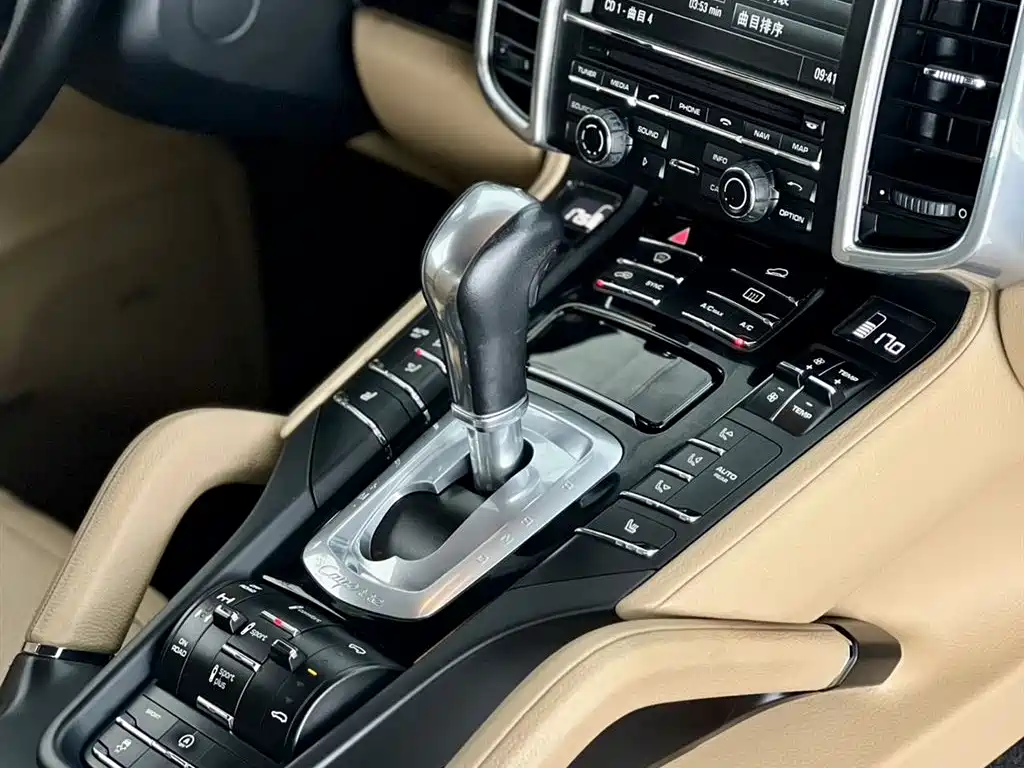 Porsche Cayenne 2016 — фото 12