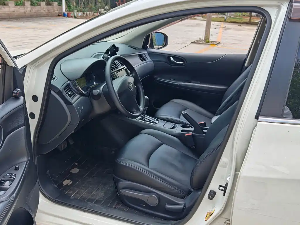 Nissan Tiida 2015