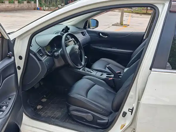Nissan Tiida 2015