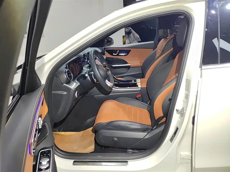 Mercedes-Benz C-Class 2023 — фото 9