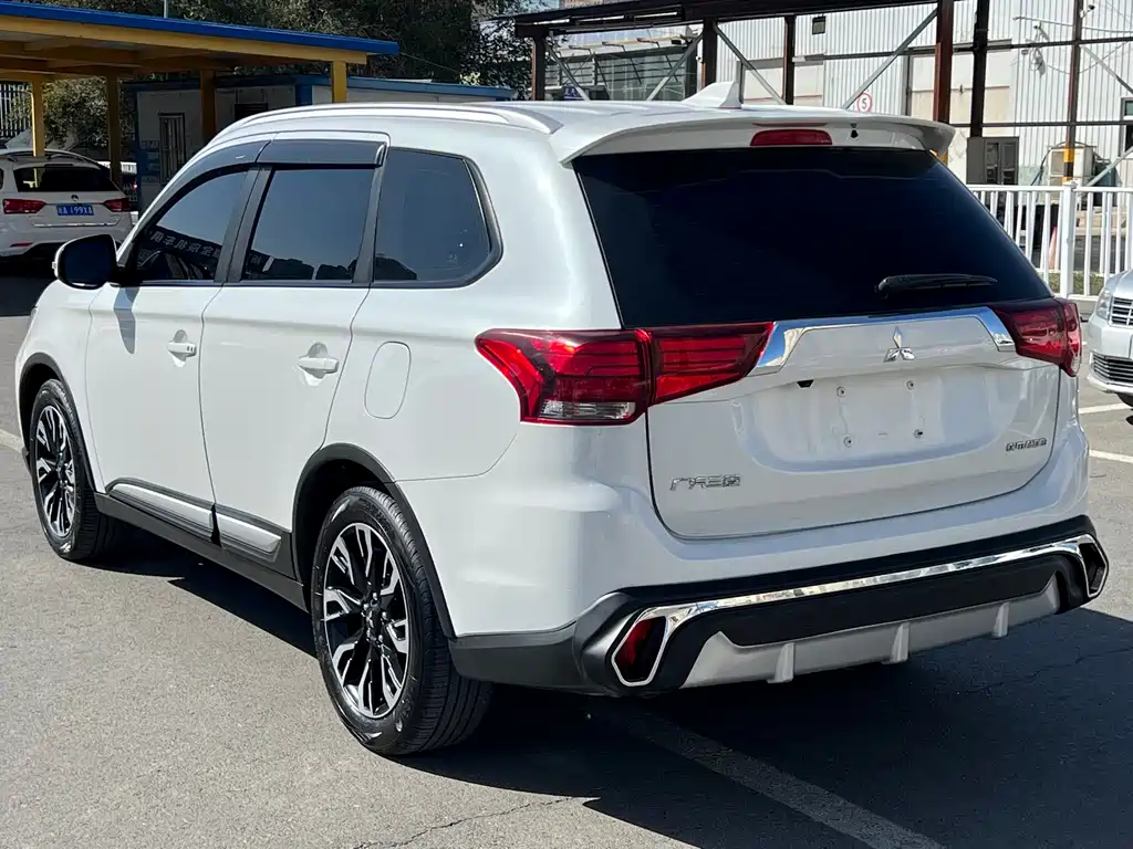 Mitsubishi Outlander 2019 — фото 7