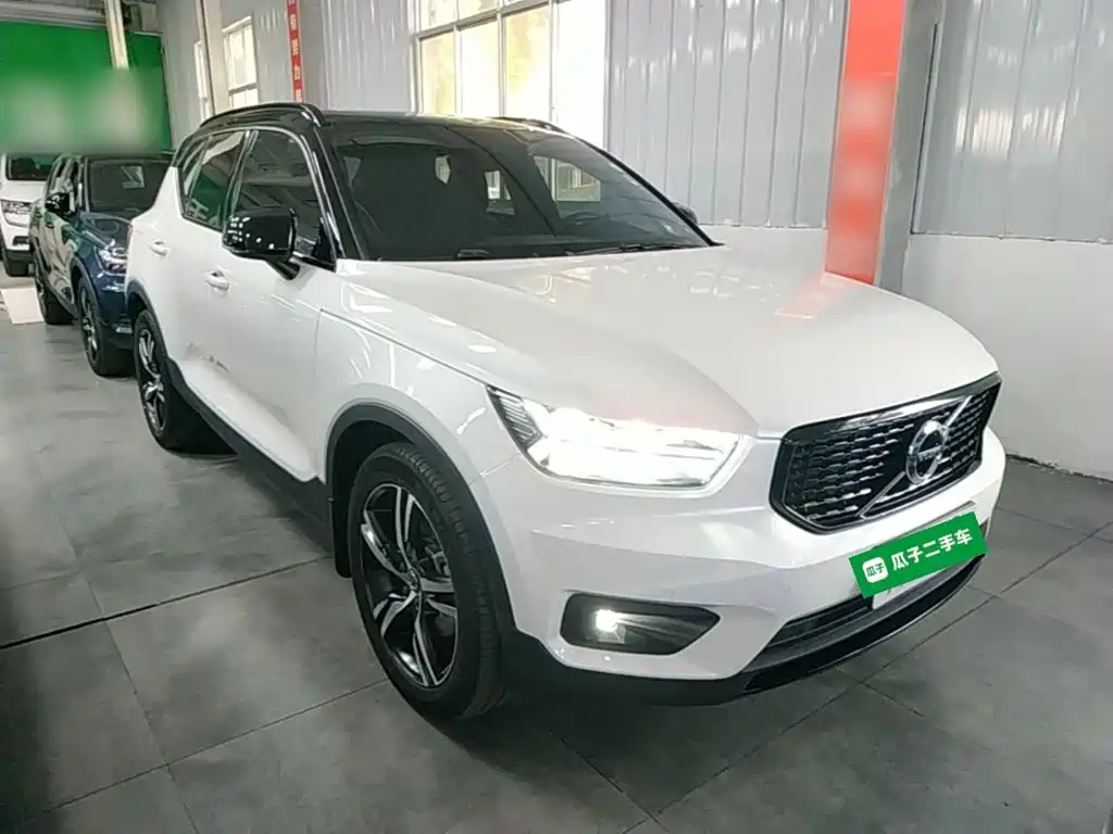 Volvo XC40 2021 — фото 4